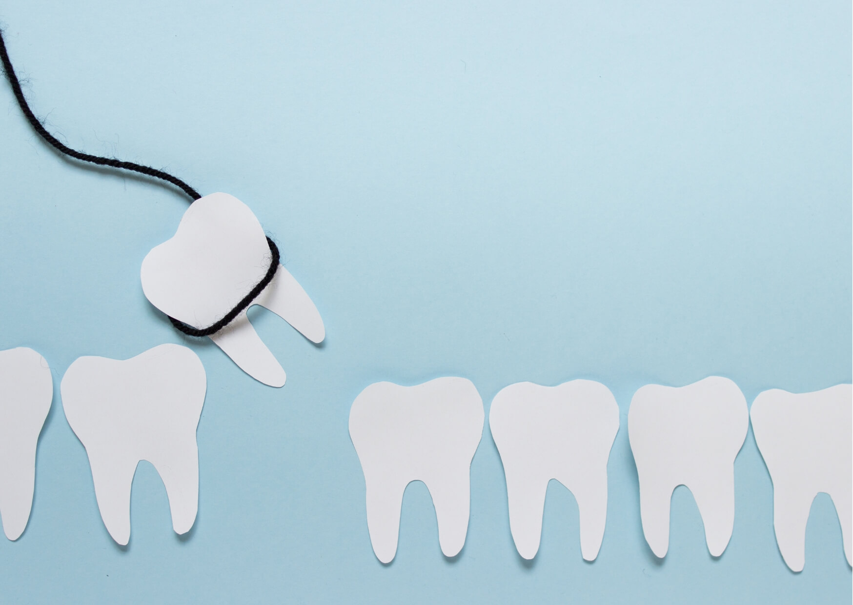Illustration of a tooth being removed from the dental arch, representing the process and expected duration of a tooth extraction procedure.